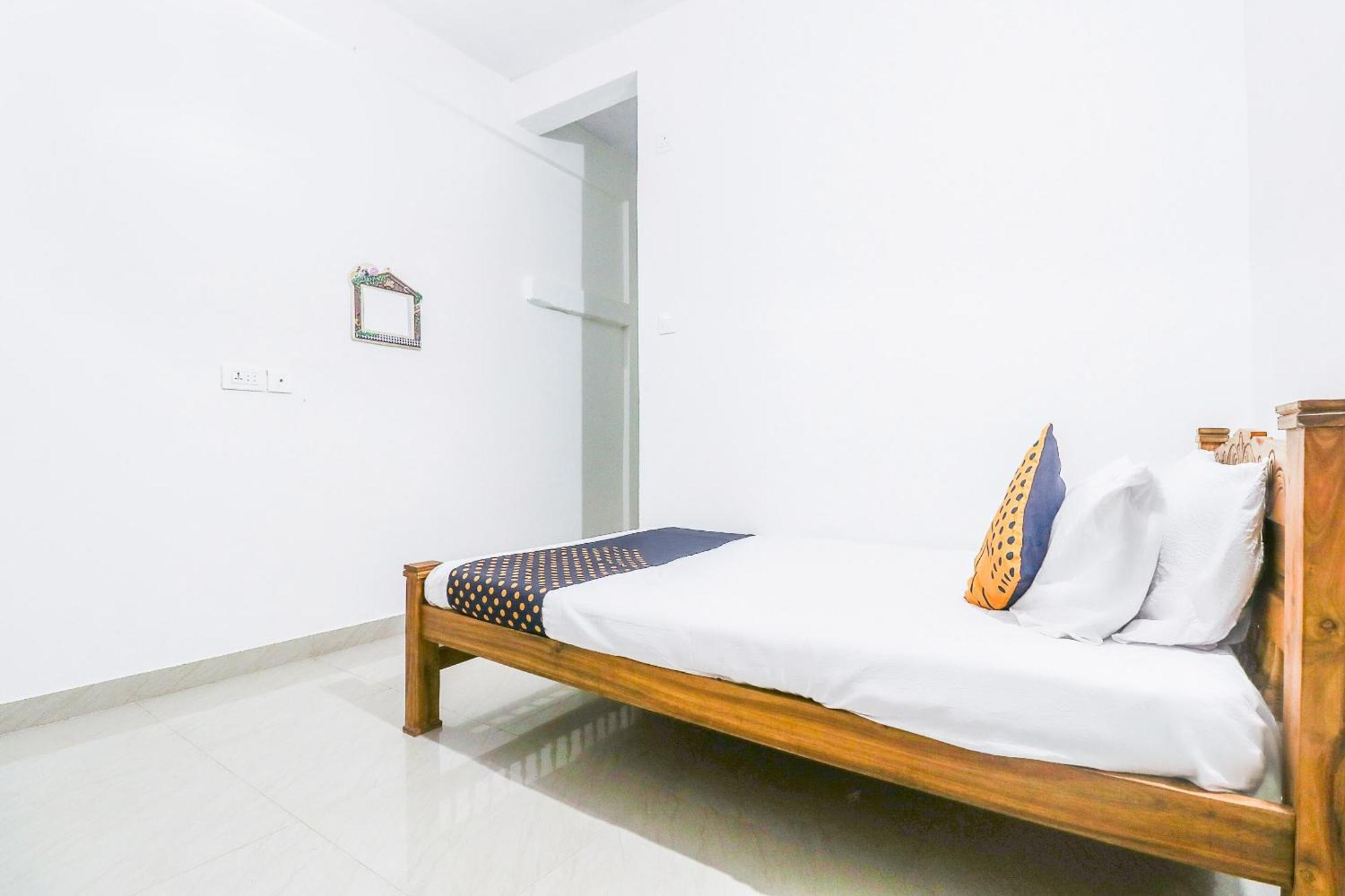 Spot On Rohini Inn Kadampuzha Kottakkal Exterior photo